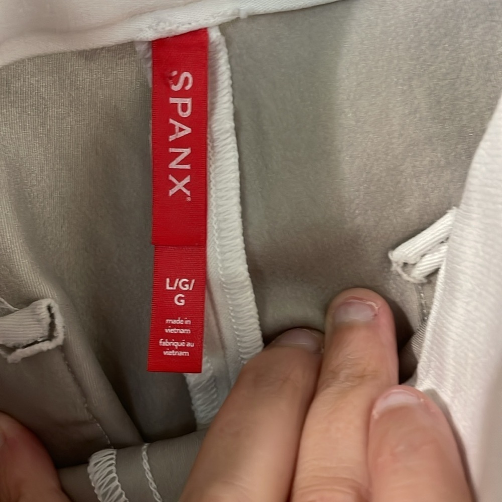 SPANX Like New White Flare Capris with Elastic Waistband Size Large - Picture 2 of 7